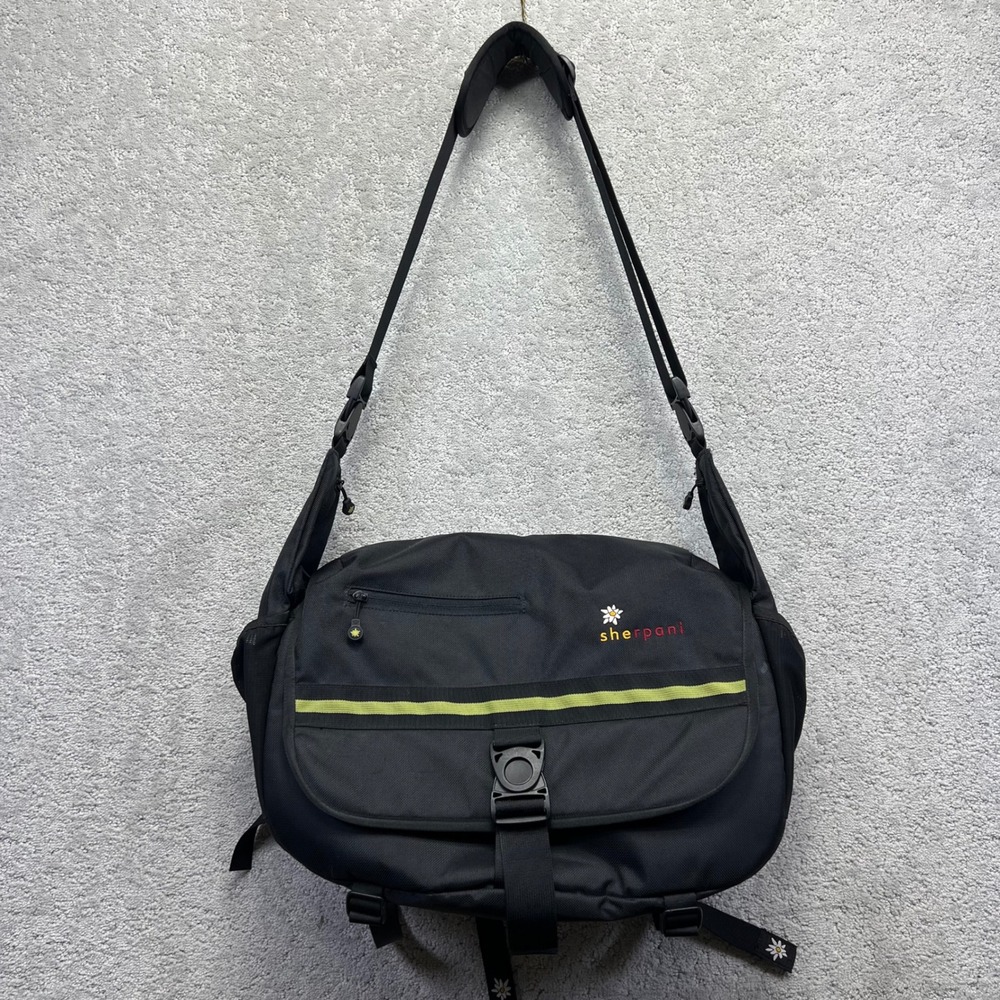 Sherpani Messenger Bag Crossbody Black Laptop Commuter Travel School Laptop